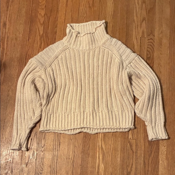 Lavon Cozy Cream Wool Ribbed Turtleneck Sweater - Picture 1 of 9
